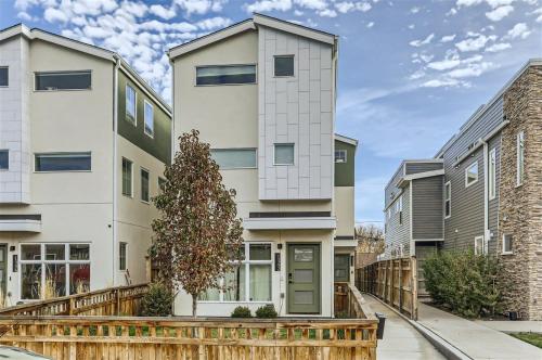 Serenity at Sloans 1-BR with a Modern Twist in Denver, USA