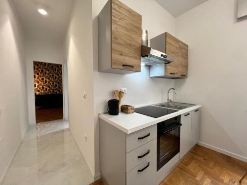 Frame of Verona Apartments 3