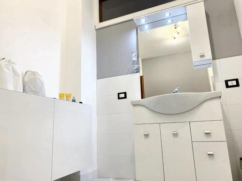 Apartment with 2 bedrooms in Catania with wonderful city view balcony and WiFi 2 km from the beach - image 8