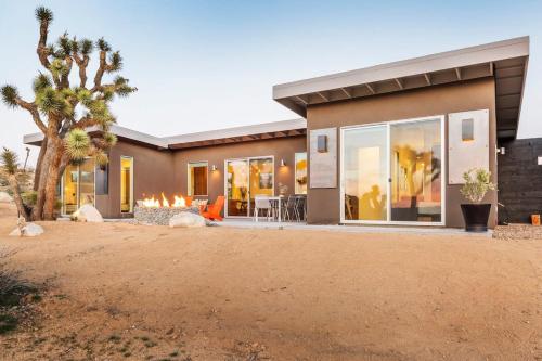 Shelter Joshua Tree l 2 houses 1 mile to Park in Joshua Tree, USA