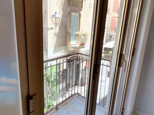 Apartment with 2 bedrooms in Catania with wonderful city view balcony and WiFi 2 km from the beach - image 5