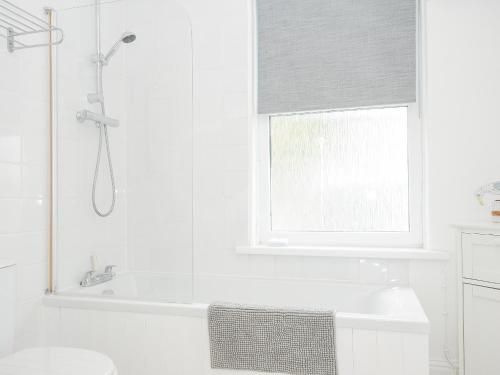 Lowena Cottage - image 3