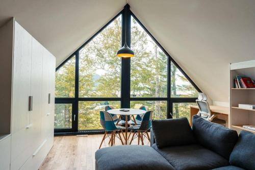 Bright chalet with hot tub and indoor sauna in Lac Superieur (QC)