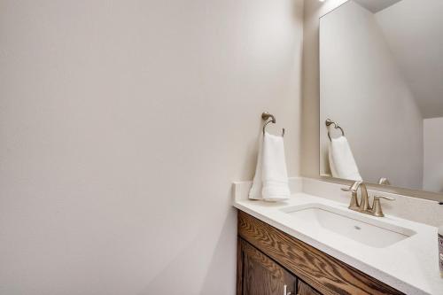 Ramblers Retreat Sleeps 8 Lakefront View in Georgetown, USA