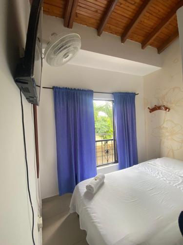 Exterior view, Hotel Las Palmas in La Virginia