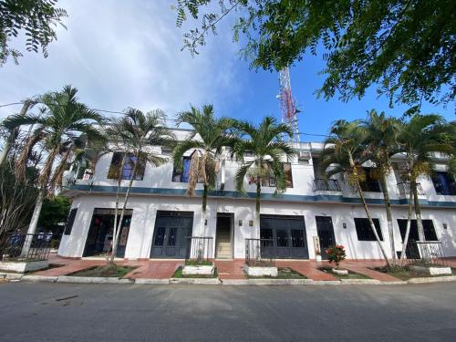 Exterior view, Hotel Las Palmas in La Virginia