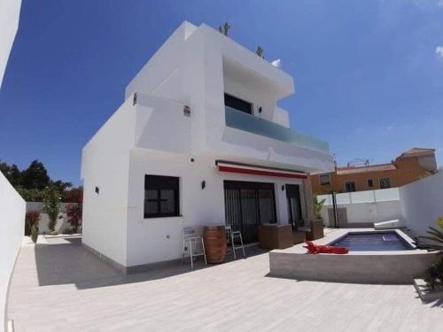 Modern 3 Bedroom Villa with Private Pool MO35