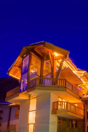 Luxury Chalet by Heinz Julen, Zermatt (photo 8)