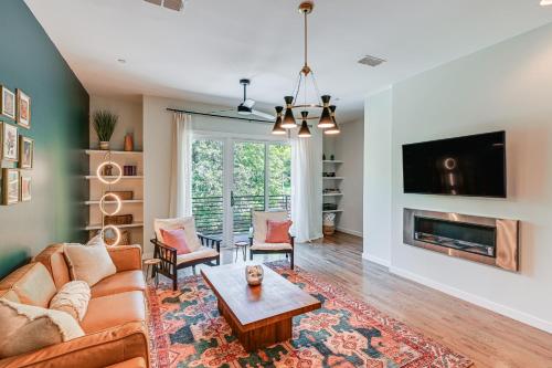 Nashville Townhome with Deck Close to Downtown! in Nashville, USA