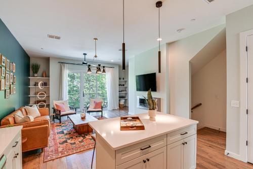 Nashville Townhome with Deck Close to Downtown! in Nashville, USA