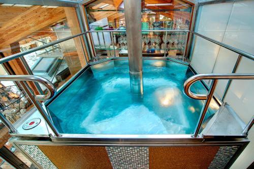 Luxury Chalet by Heinz Julen, Zermatt (photo 6)
