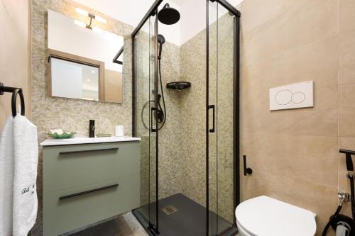 Double Room with Private Bathroom image 1