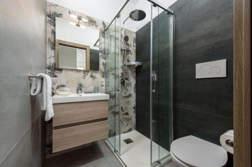 Standard Double Room image 2