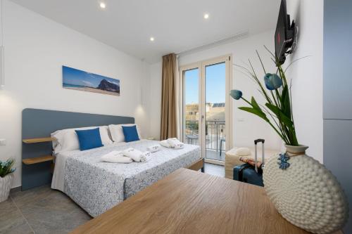 Double Room with Terrace image 7
