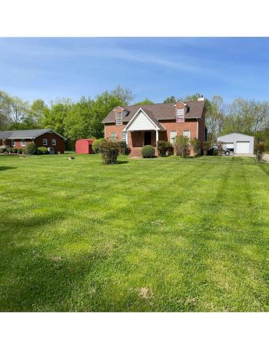 Home just outside of Hendersonville in Hendersonville, USA