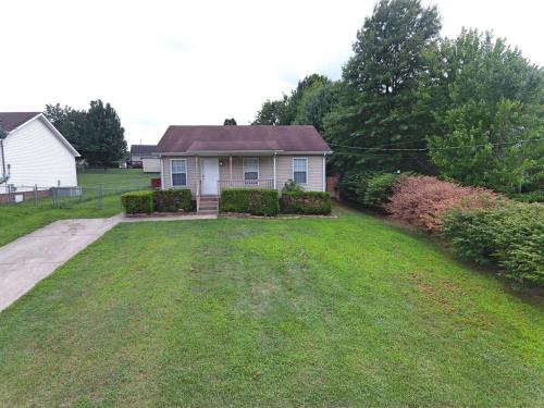 Beautiful cul-de-sac home!!! with a FENCED IN YARD! in Clarksville, USA