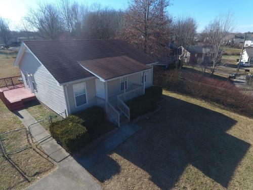 Beautiful cul-de-sac home!!! with a FENCED IN YARD! - image 11