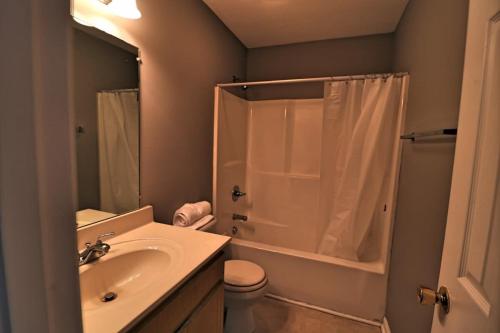 Beautiful cul-de-sac home!!! with a FENCED IN YARD! - image 14