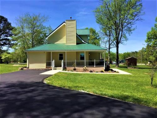 Golf & Southern Comfort Cape with Loft at The Cove in Woody (TN)
