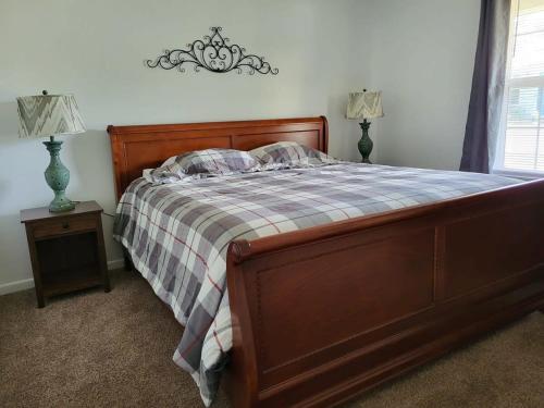 Welcome Home to this 2 bedroom 1 bath apartment near TTU in Cookeville, USA