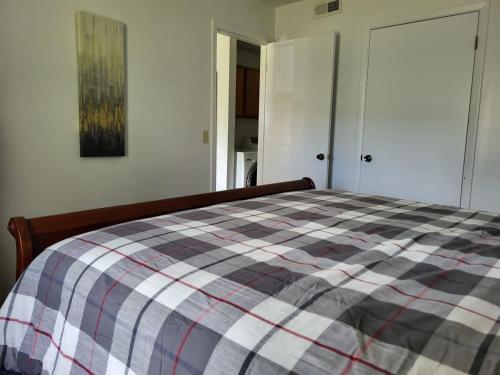 Welcome Home to this 2 bedroom 1 bath apartment near TTU in Cookeville, USA