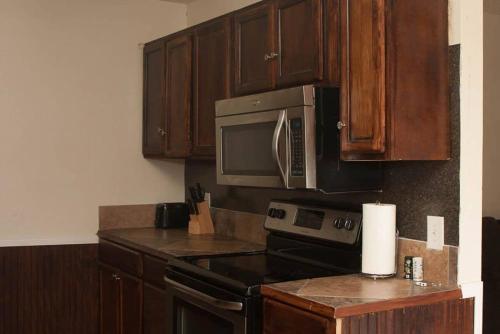 Less than 1 mile from Fort Sill 2 Bedrooms!!!! - image 12