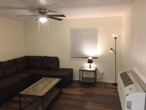 Two-bed one-bath downstairs close to Fort Sill! - image 3