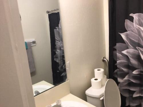 Two-bed one-bath downstairs close to Fort Sill! - image 9