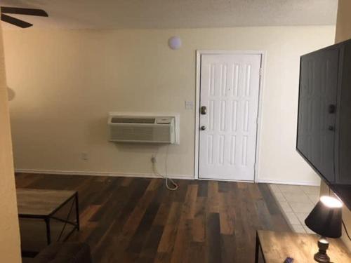 Two-bed one-bath downstairs close to Fort Sill! in Lawton, USA