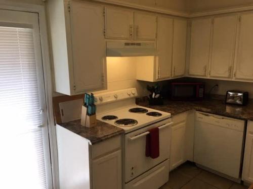 Quiet townhouse close to Fort Sill! in Lawton, USA