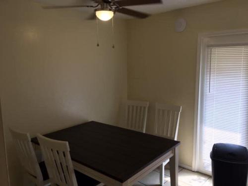 Quiet townhouse close to Fort Sill!