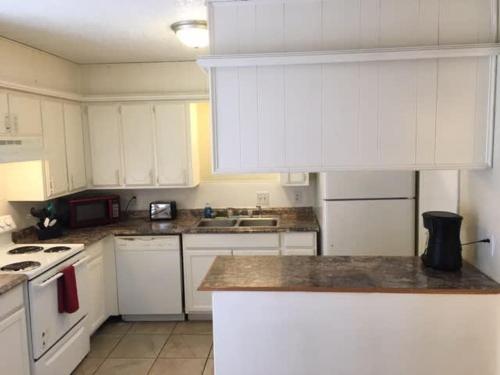Quiet Townhouse Close To Fort Sill! - Elgin, OK