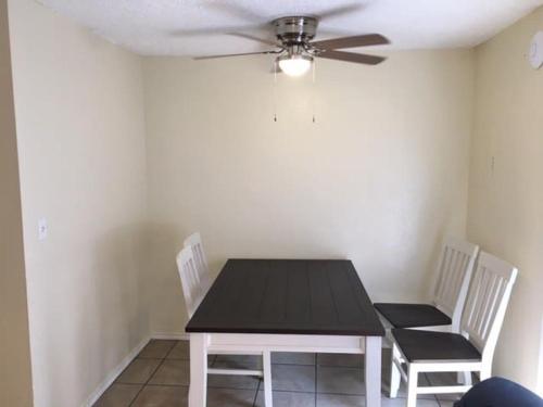 Quiet townhouse close to Fort Sill!