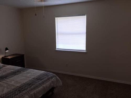 Quiet townhouse close to Fort Sill!