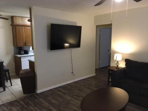 Simple 1-bedroom unit upstairs close to Fort Sill! - image 10