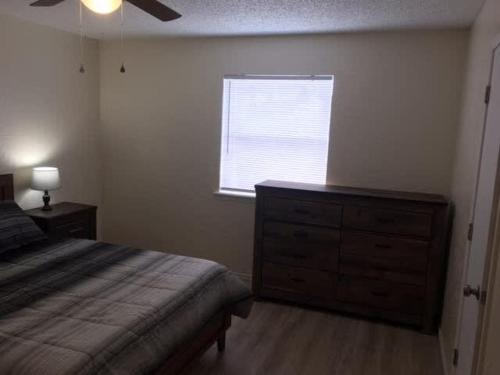 Cozy Upstairs 1 Bedroom Apartment close to Fort Sill in Lawton, USA