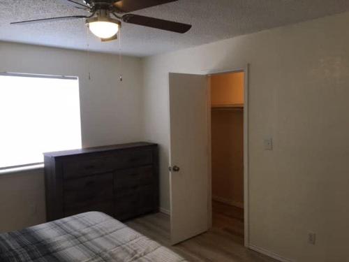 Cozy Upstairs 1 Bedroom Apartment close to Fort Sill in Lawton, USA