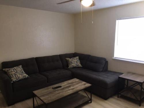 Cozy Upstairs 1 Bedroom Apartment close to Fort Sill - image 3