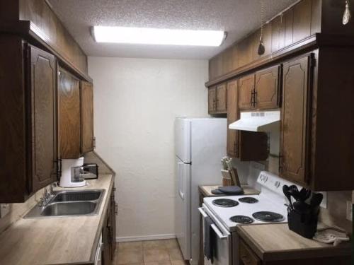 Cozy 1-br Upstairs Apartment, Near Fort Sill! - Elgin, OK