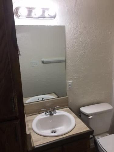 Cozy Upstairs 1 Bedroom Apartment close to Fort Sill - image 7