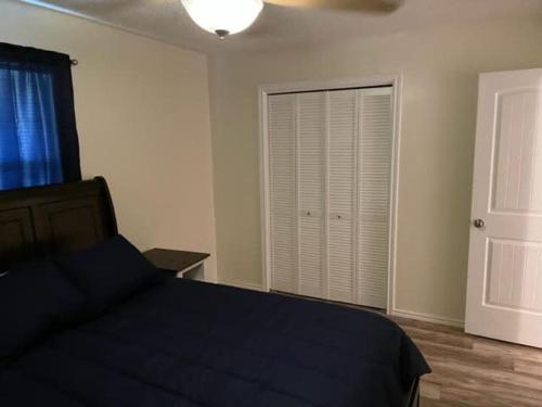Comfortable downstairs 2 bed next to Fort Sill in Lawton, USA