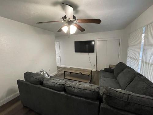 3 Bedroom 1 Bath Cozy Home near Fort Sill in Lawton, USA