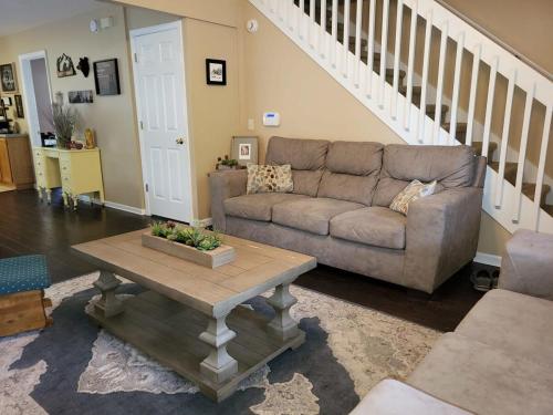 Cozy, comfortable Pigeon Forge home close to all attractions and beautiful river in Pigeon Forge, USA