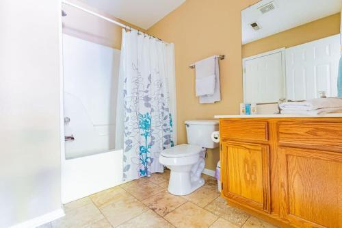 Cozy comfortable Pigeon Forge home close to all attractions and beautiful river - image 10