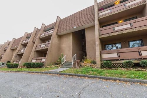 Check it out! 2 BR/ 1 B Apt very close to 1-24 in Chattanooga, USA