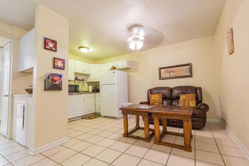 Check it out! 2 BR/ 1 B Apt very close to 1-24