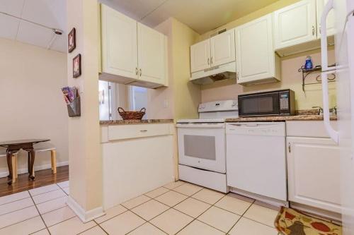 Check it out! 2 BR/ 1 B Apt very close to 1-24 - image 13