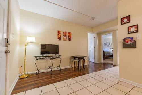 Check it out! 2 BR/ 1 B Apt very close to 1-24 in Chattanooga, USA