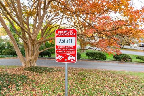 Check it out! 2 BR/ 1 B Apt very close to 1-24 - image 11