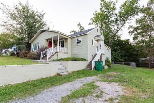 Charming 3-Bedroom Home in Rossville, GA - Family Retreat in Rossville, USA